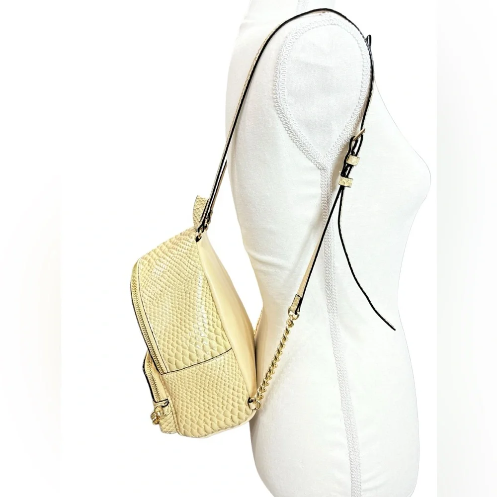 Victoria’s Secret Snakeskin Gold Backpack. Adjustable straps - Picture 3 of 15
